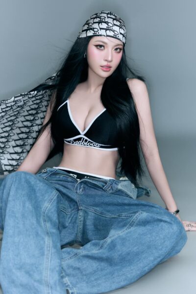 Duyên Trần Bikini